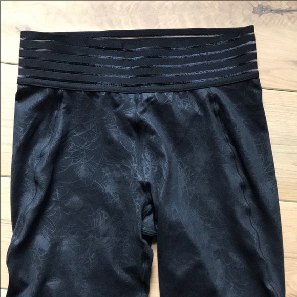 Sweaty Betty Contour Embossed Leggings - Picture 6 of 7